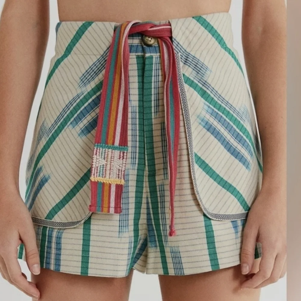 URBAN OUTFITTERS Eva Ikat Ethnic Print Belted Boho Shorts 4/S Small UO